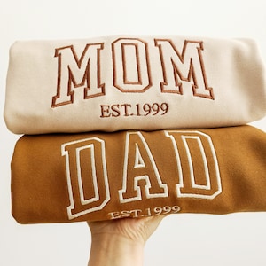 Mama/Papa besticktes Rundhals-Sweatshirt, Schwangerschaftsankündigung, werdende Papa-Mama, Muttertag, Vatertag Bild 6
