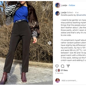 Puede incluir: Una mujer lleva pantalones negros con una chaqueta de estampado marr&oacute;n y blanco. Los pantalones est&aacute;n ligeramente torcidos y la cremallera se est&aacute; tirando hacia un lado. El pie de foto dice: "Necesito ser m&aacute;s amable conmigo misma y dejar de criticarme p&uacute;blicamente por cosas que la gente que me rodea no se molesta. Como la cremallera de estos pantalones, que cos&iacute; ligeramente torcida y por eso ahora tira hacia un lado."