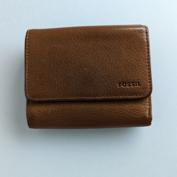 Vintage Fossil Trifold Wallet/Pocketbook Item Number SL8195 Genuine Top Grain Pebbled Leather Saddle Brown Color