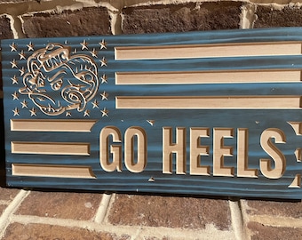Geschnitzte North Carolina Tar Heels Flagge, Handarbeit, Mancave, Sportfan, ECAA, Final Four, Geschenk