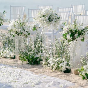 Fleurs pour allée de mariage personnalisées Décoration de chemin de table pour la douche nuptiale Arrangements floraux Pelouse extérieure plage Décoration de mariage Centres de table floraux