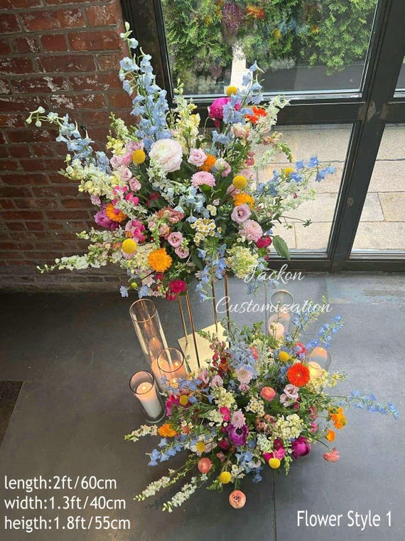 色とりどりの野花をあしらった造花アレンジメント、ボヘミアン風