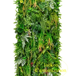 Peut inclure: Un mur végétal artificiel vert avec une variété de textures et de nuances de vert. Le mur porte une pancarte indiquant "Jaekon Customization".