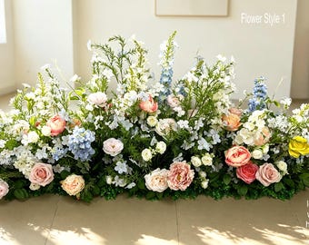 Camino de flores de primavera en tonos pastel para bodas, arreglo floral artificial de peonías y delfinios para el pasillo.