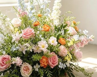 Arreglo floral de flores silvestres en tonos rosa pastel y azul, flores artificiales para el pasillo nupcial, decoración floral de primavera.