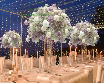 Centro de mesa de rosas blancas y lavanda con paniculata / Bola floral para decoración de bodas