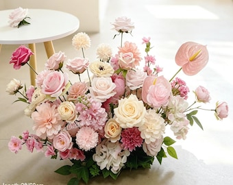 Arreglo floral de suelo en rosa rubor y crema, rosa artificial, decoración de boda con anturio.