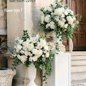 Centro de mesa floral blanco crema para bodas, decoración para altar de iglesia