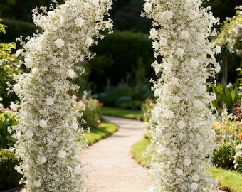 白いカスミソウのフラワーコラム、造花のバラの柱、結婚式のアーチ通路の装飾