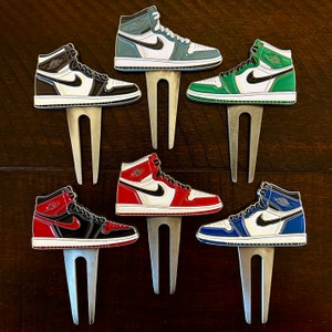 Outil de réparation pour chaussures de golf haut de gamme Air Jordan 1 High Inspired Sneakers Choisissez parmi 6 styles de coloris Tout neuf à l'arrivée image 1