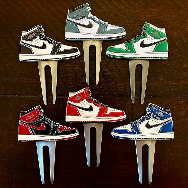 Outil de réparation pour chaussures de golf haut de gamme Air Jordan 1 High Inspired Sneakers Choisissez parmi 6 styles de coloris Tout neuf à l'arrivée image 1