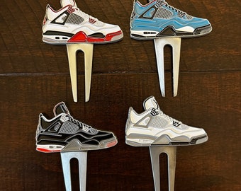 Outil de réparation de chaussures de golf haut de gamme avec modèles de baskets inspirés d’Air Jordan IV | Choisissez parmi 4 styles de coloris exclusifs | Tout neuf