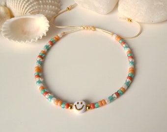 Buntes Armband Smiley, Herz oder Buchstabe personalisiert aus kleinen farbenfrohen Glasperlen, Miyuki und Toho Perlen, Geschenk