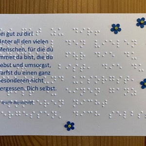Braille-/Blindenschrift (Basis) Spruchkarte "Sei gut zu dir! ..." mit Blüten, taktile Karte, Grußkarte, Aufmunterungskarte, Fühlkarte