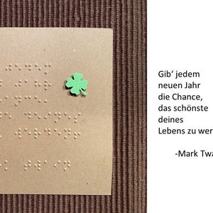 Braille-/Blindenschrift (Basis) Neujahrskarte, 3D Kleeblätter, Spruch Mark Twain, taktile Karte, Kraftpapier, für Blinde, Sehbehinderte