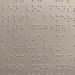 Braille/Blindenschrift Text nach Wahl: Brief, Gedicht, ... , 1 Din A4 Seite, auf weißes Papier 200g/m2, für Blinde/Sehbehinderte