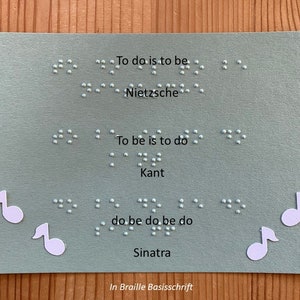Braille-/Blindenschrift Spruchkarte (Basis): Nietzsche (To do...), Kant (To be...), Sinatra (do be do be...), mit Noten, englisch, taktil