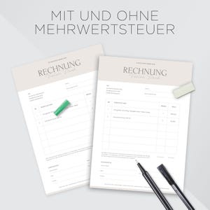 May include: Two beige invoice templates with the text "RECHNUNG" and "Vielen Dank" in black script. The text "MIT UND OHNE MEHRWERTSTEUER" is at the top of the page in black.