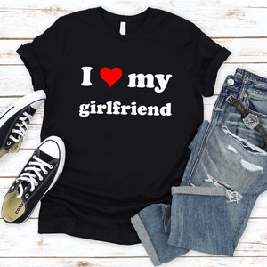 Petite amie unisexe pour homme I Heart Love T-shirt imprimé - T-shirt personnalisé n'importe quel nom ou texte - T-shirt personnalisé cadeau drôle Saint-Valentin
