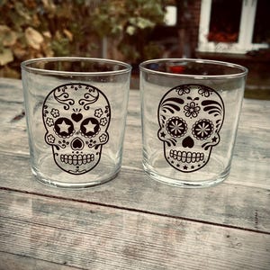 Vasos de vidrio con motivo de calavera estilo Día de Muertos mexicano (a) / Día de los Muertos / Calaveras de azúcar / Halloween