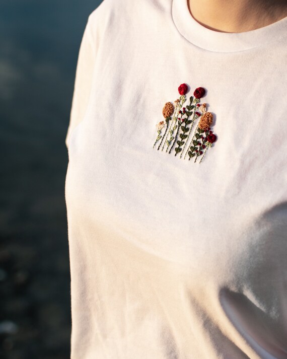 Embroidered T-shirt - Etsy Denmark