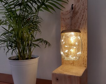 Lanterne LED à poser sur socle en bois de palette, décoration lumineuse atypique naturelle