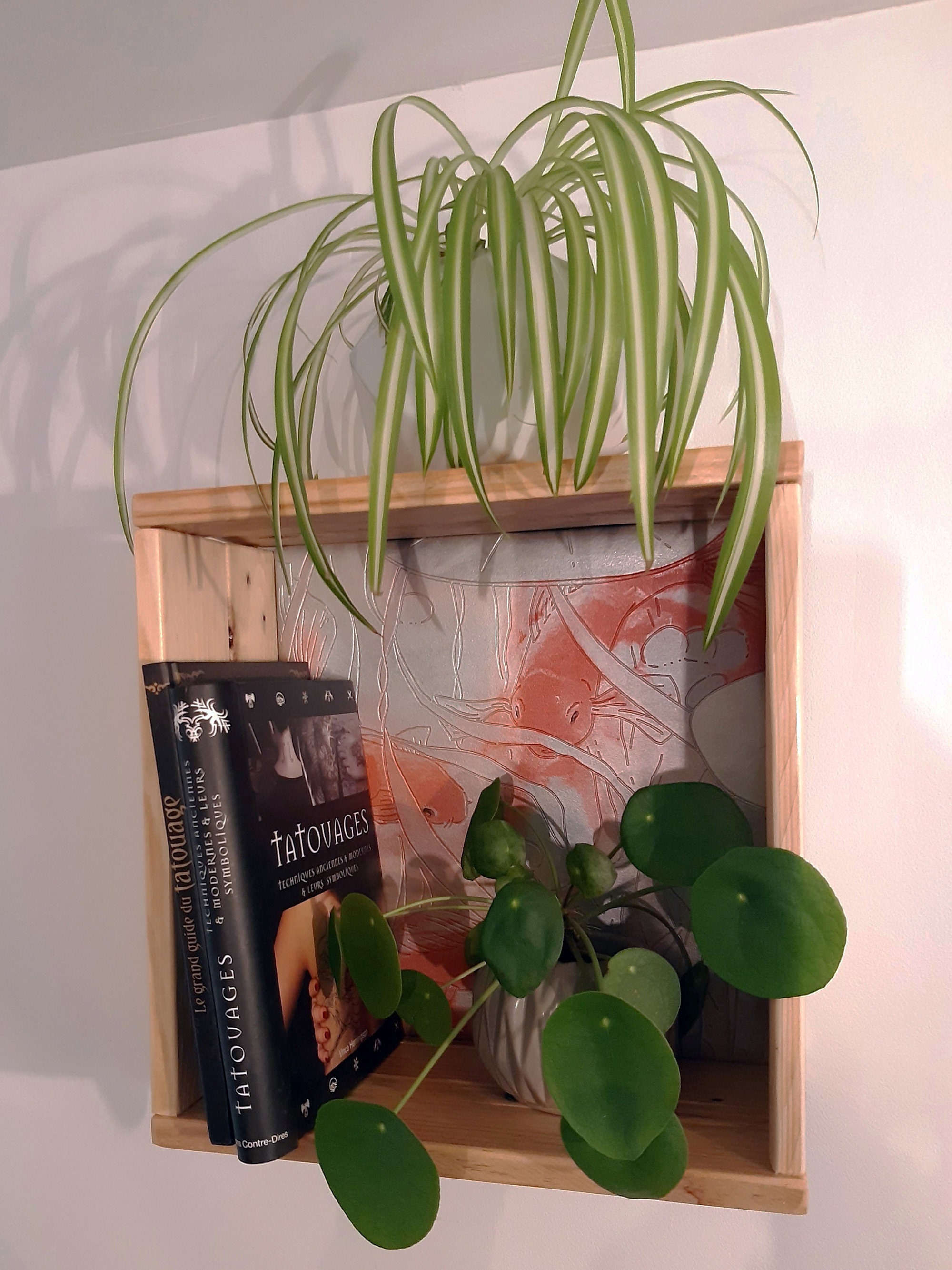 Etagère Cube en Bois de Palette avec Fond Papier Peint Décor Poisson Japonais Originale