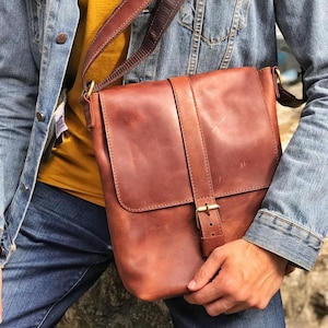 Sac Messenger en cuir personnalisé pour hommes, sac en cuir, sac pour homme, sac à main pour homme, sac à comprimés, cadeau pour lui, cadeau pour hommes, cadeau pour hommes, sac à bandoulière