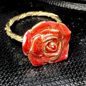 Vintage - Red rose enamel twisted band ring
