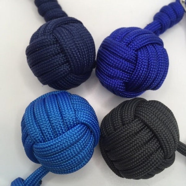 Porte clé pomme de Touline en Paracord - Tons bleus et Gris