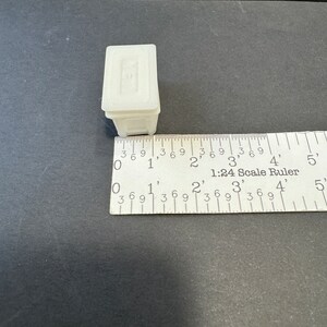 Kit de hielera estilo Yeti a escala 1:24 * Miniatura de casa de muñecas * Calibre G * Impreso en 3D * ShopMiniDecorandMore * Diorama * Tren modelo * Media escala imagen 4