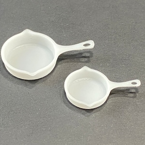 1:12 Scale Cast Iron Skillets (2) Kit * Dollhouse Miniature * 3D Printed * ShopMiniDecorandMore * Diorama * Model Train