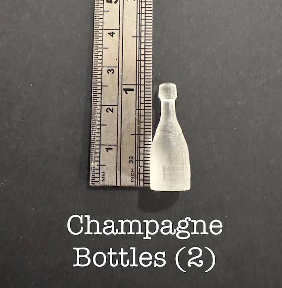 Mini Set Vin Rouge 1/12 – 5 Bouteilles + 10 Verres + 5 Tire-bouchons – Résine Et Métal – Maison De Poupée