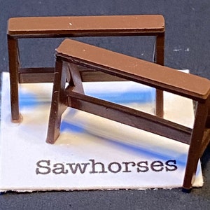 1:64 Sägepferde (1) Bausatz * Puppenhaus-Miniatur * Spur S * American Flyer * 3D gedrucktes Diorama Modell Micro Diecast ShopMiniDecorandMehr