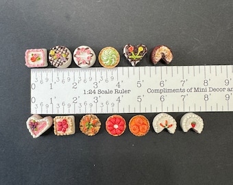 1:24 Scale Pies and Cakes FINISHED (You choose) * Dollhouse Miniature * G Gauge * 3D Printed * ShopMiniDecorandMore*Diorama*Model Train Half