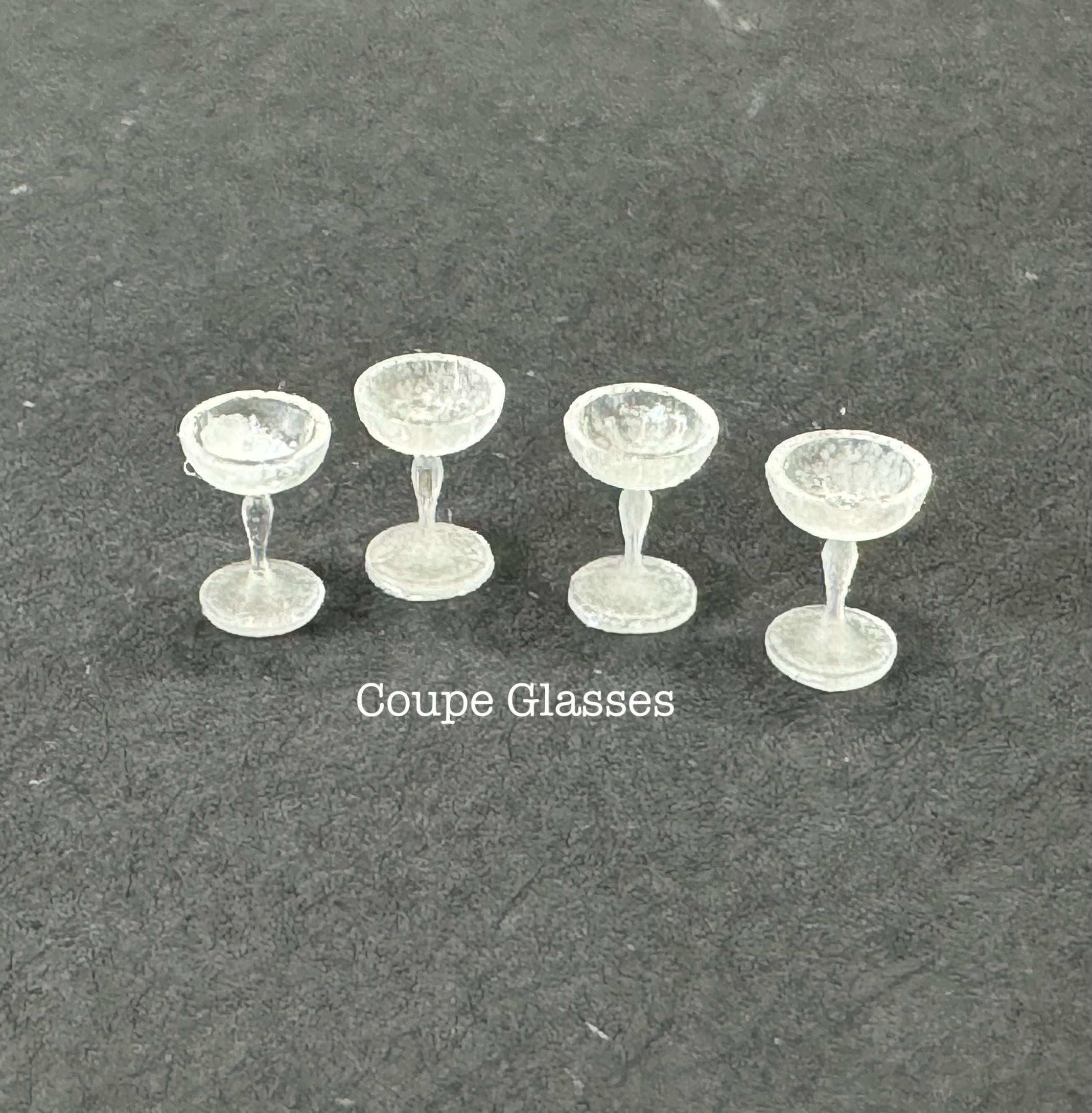 Miniatures - Tasses (4) pour maison de poupée (échelle 1:12) - Petit Bonheur