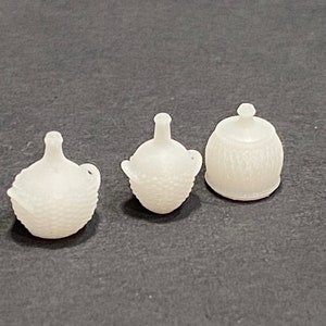 1:24 Wicker Demijohn Flaschen (3er) Kit * Puppenhaus-Miniatur * Spur G * 3D gedruckt * ShopMiniDecorandMehr * halbe Größe
