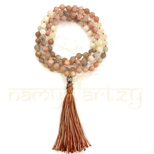 Indische Multicolor Mondstein AAA+ Mala Perlen | 108 Mala Halskette | Knoten Tassel Mala Meditation | spiritueller Schmuck Rosenkranz | Geschenkartikel