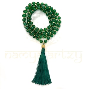 Mala/collar de 108 cuentas de jade verde de grado AAA hecho a mano, personalizado con pequeñas cuentas de latón, rosario bohemio/joyas espirituales/meditación/regalo