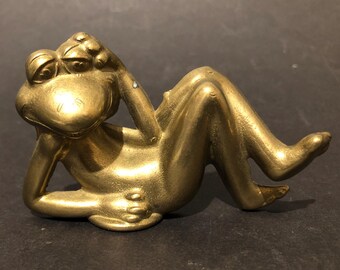 Brass relaxed frog desk top paperweight - no makers mark - made Circa 1970-80s