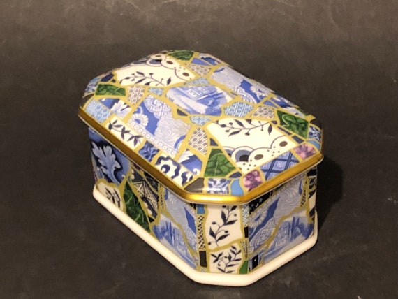 Minton Blue Mosaic Fine Bone China Trinket Box (1995)