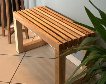 Hallway bench in recycled solid wood, a durable and elegant beech entrance piece for a warm atmosphere.