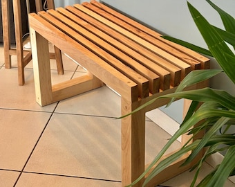 Hallway bench in recycled solid wood, a durable and elegant beech entrance piece for a warm atmosphere.