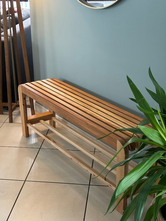 Banc à chaussures en bois massif recyclé | Meuble d’entrée moderne, rangement pratique pour chaussures, artisanal France