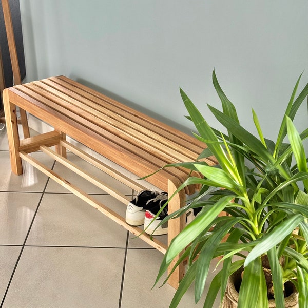 Banc d'entrée ou de couloir en bois massif recyclé décoratif et son rangement pratique en bois de hêtre