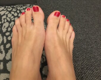 nerdy feet while reading
