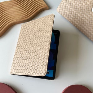 Custodia per iPad in pelle intrecciata beige latte personalizzata per iPad 9.7 10.2 Pro 11 10.5 12.9 pollici Air 4 5 Mini 5 6 Custodia per iPad Stand iPad Pro 2021
