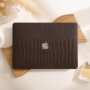 Dark Roast Crocodile Print Hard Case Cover for MacBook M2/M3 Air 13&quot; Macbook Pro 13 14 16 15 Air 12 inch 2023 2022 Unique Laptop Case
