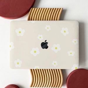 Cute Flowers Beige Shell Hard Case Cover for MacBook Air 13 Macbook Pro 13 16 15 Air 13 12 inch Laptop A2338 A2681