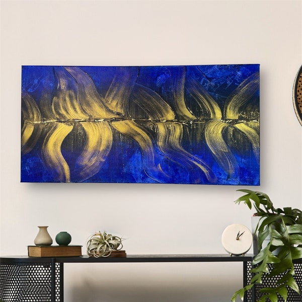 Bilder auf Leinwand für Wohnzimmer in Königsblau / Gold. Das Gemälde ist 50 cm x 100 cm groß. Leinwandbilder Blau | Wohnzimmer Deko Wand
